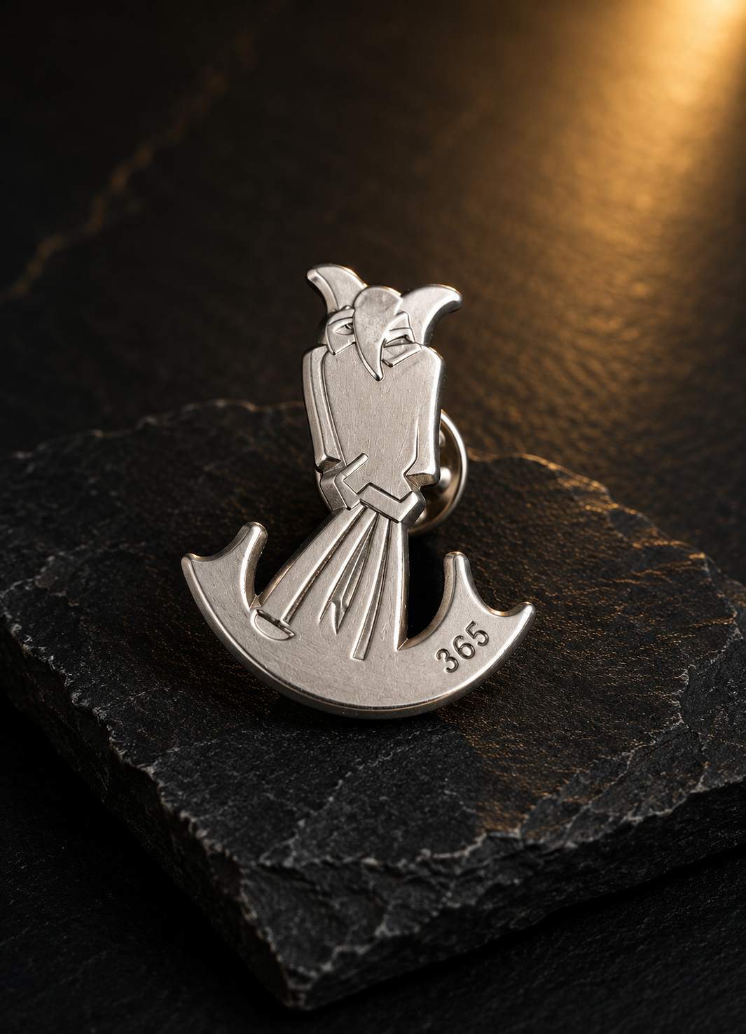 Exklusive Metall-Anstecknadel – Hochwertiger Design Pin in Silberoptik