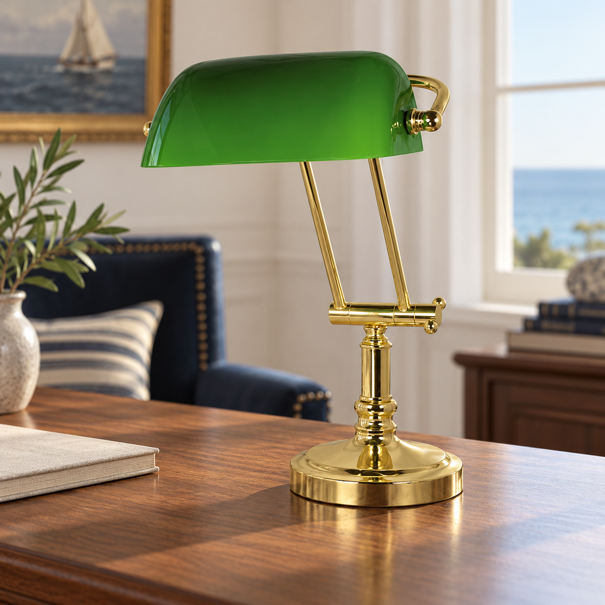 Bankers-Lampe mit grünem Glasschirm – Eisen vermessingt – Wohnraumansicht als Einrichtungsbeispiel