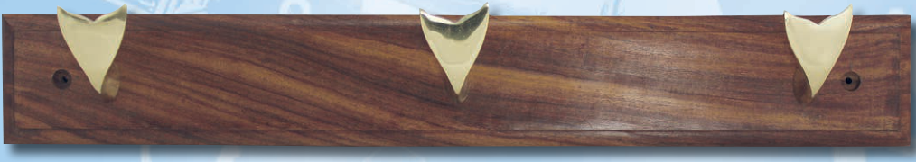 Dreifache Walflossen-Hakenleiste aus Holz und Messing