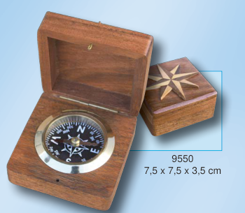 Kompass in Holzbox mit Messingdetails